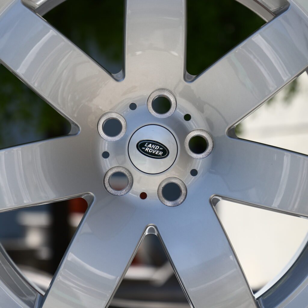 High-Gloss Silver 7-Spoke Forged Wheels – Land Rover Range Rover Sport SV Carbon Fitment (20-24in, 5x120) view 4