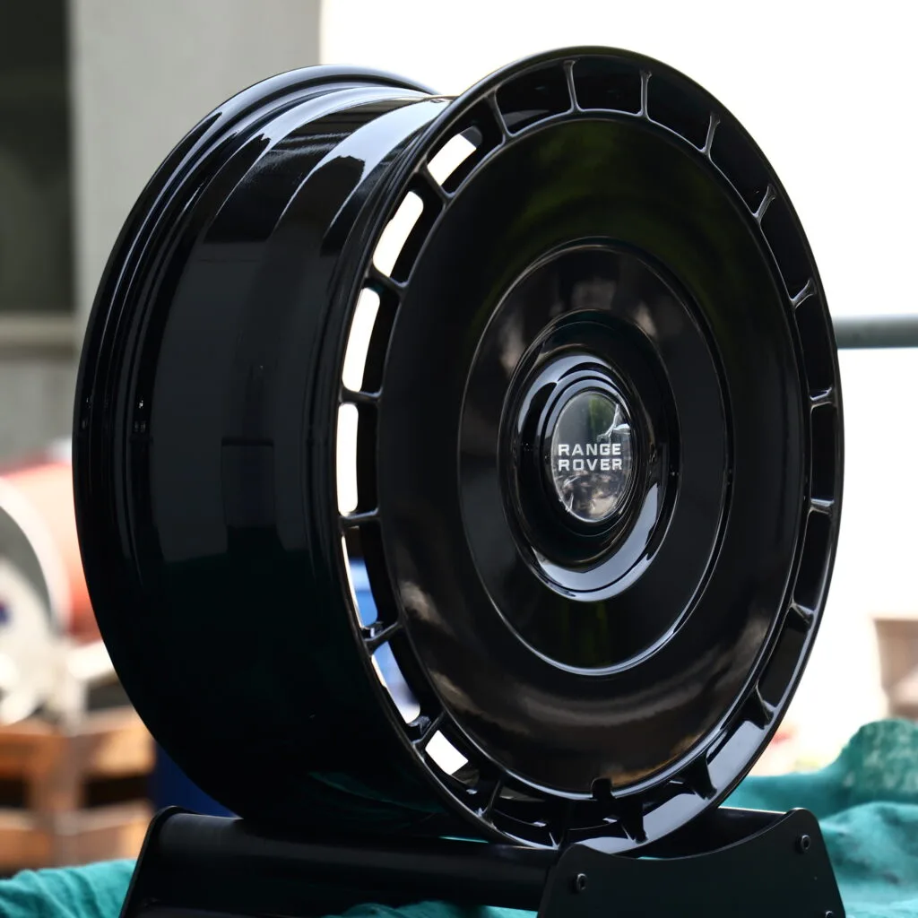 Range Rover Gloss Black Mesh Multi-Spoke Forged Wheels – Land Rover Range Rover Sport SV Carbon Fitment (20-24in, 5x120) view 3