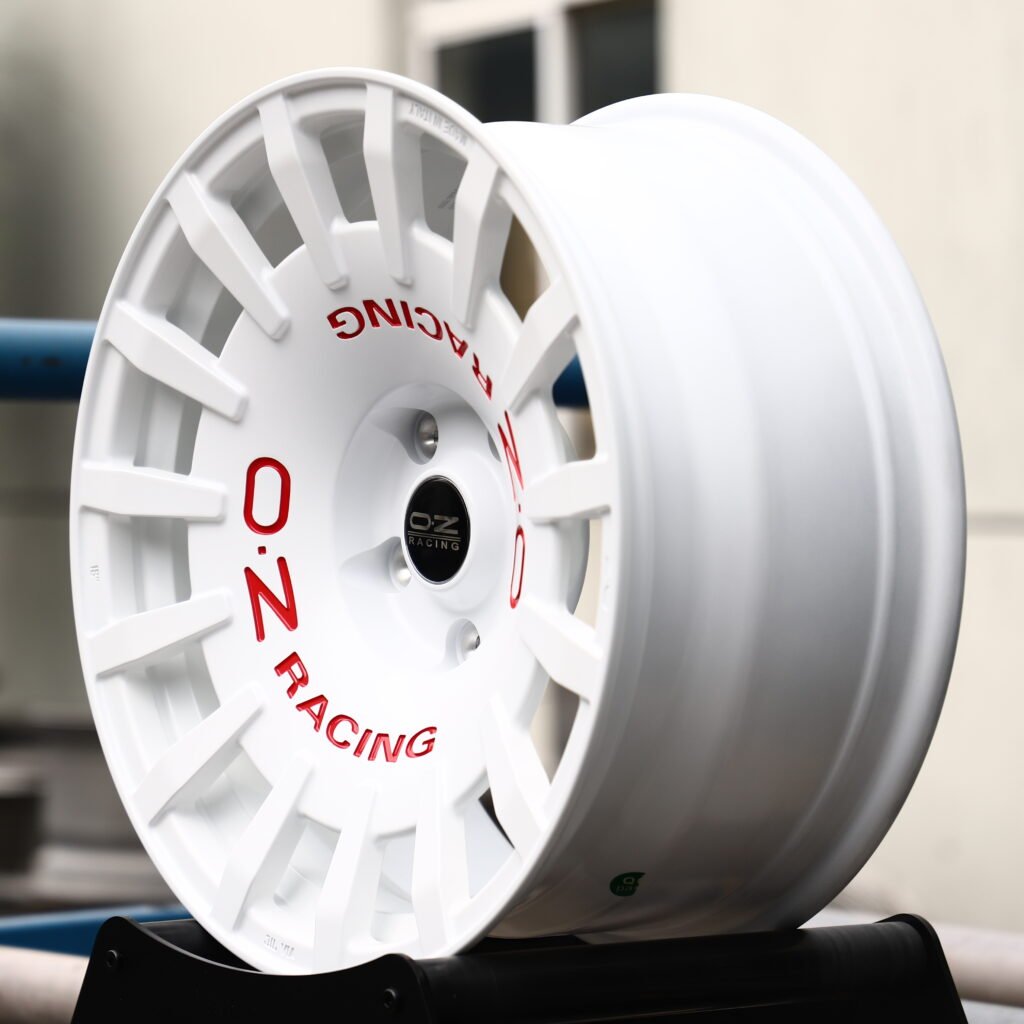 OZ RACING Gloss White Mesh Multi-Spoke Forged Wheels – Alfa Romeo Giulia Quadrifoglio Luna Rossa Fitment (19-22in, 5x110) view 3