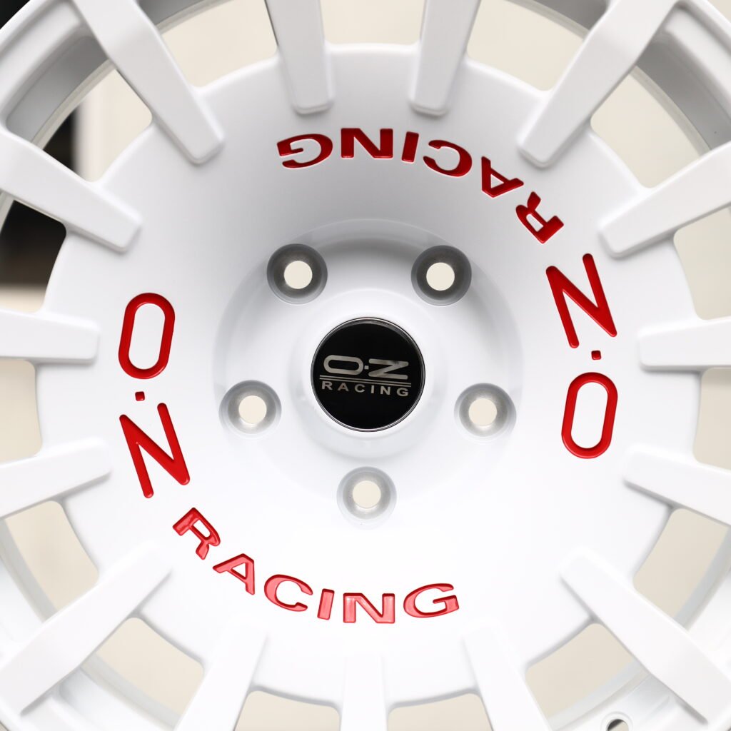 OZ RACING Gloss White Mesh Multi-Spoke Forged Wheels – Alfa Romeo Giulia Quadrifoglio Luna Rossa Fitment (19-22in, 5x110) view 4