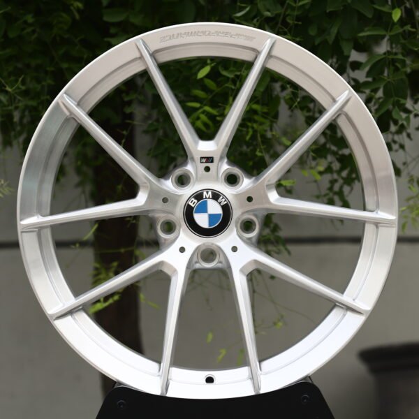 BMW M340i xDrive Sedan wheels – BMW M Performance Brushed Silver 5-Spoke Y-Design, front view