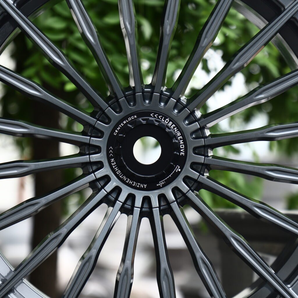 Porsche 718 Cayman wheels – Matte Gunmetal 20-Spoke (Edition 26-Style), lip and barrel detail