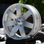 Land Rover Range Rover Sport SV Carbon Forged Wheels – High-Gloss Silver 6-Spoke, angled view