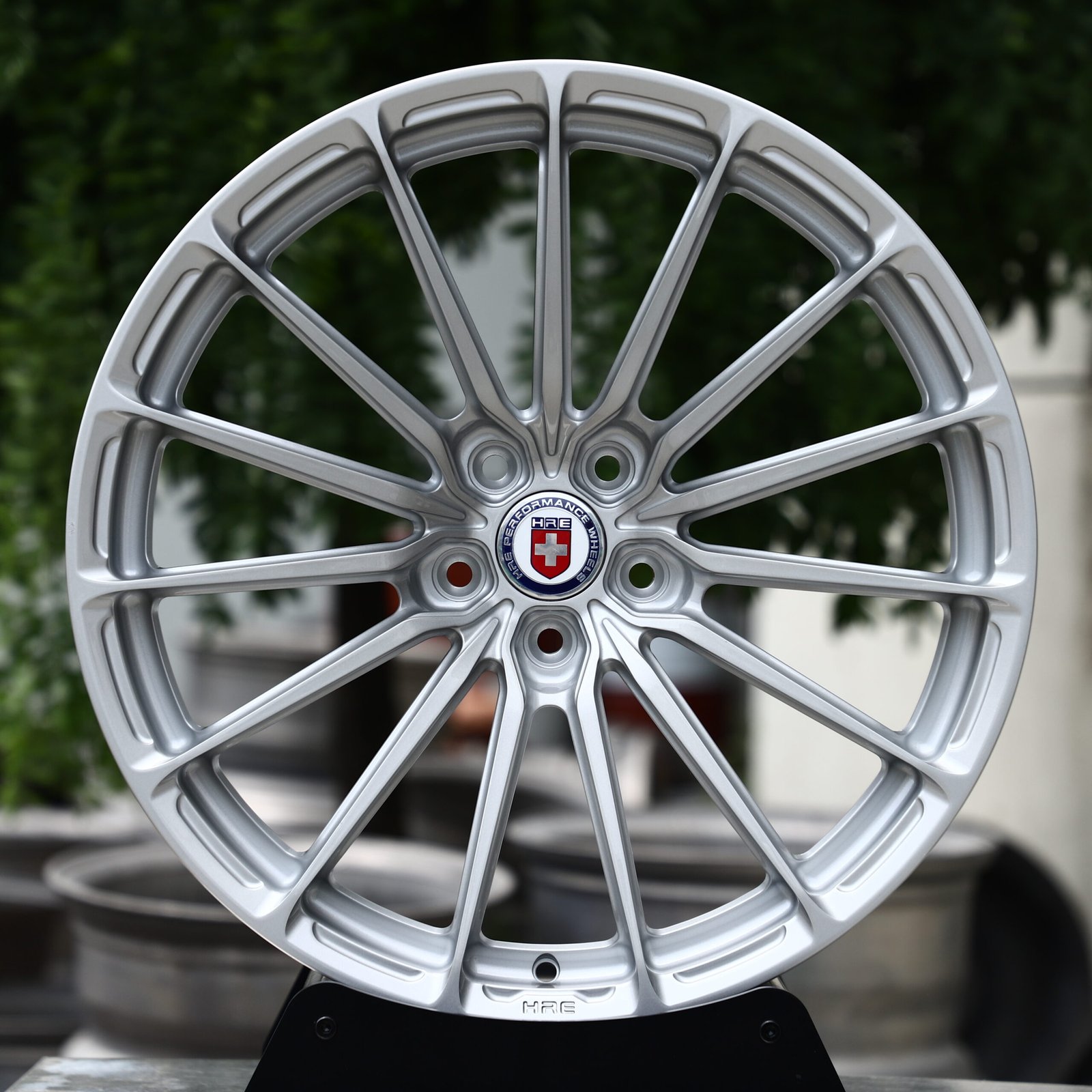 HRE Brushed Silver 15-Spoke Forged Wheels – Mercedes-Benz S-Class Maybach, front view