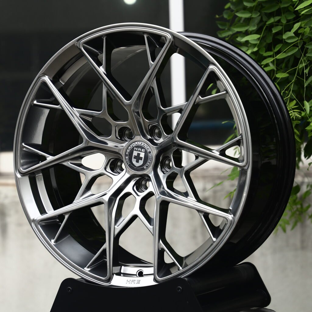 HRE P200-Style FF10 Metallic Gray Mesh Multi-Spoke Forged Wheels – BMW M3 CS Handschalter, angled view
