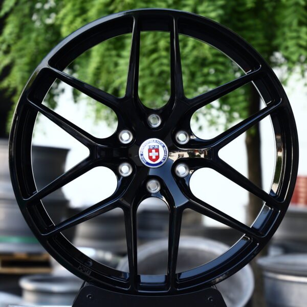 Land Rover Defender Octa Black wheels – Gloss Black 6-Spoke Y-Design (HRE P101-Style), front view