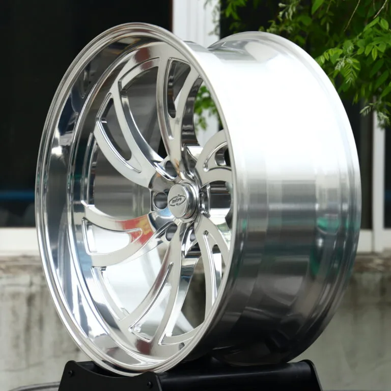 GMC Sierra 2500HD wheels – Intro Wheels Polished Multi-Spoke Deep-Lip, front view