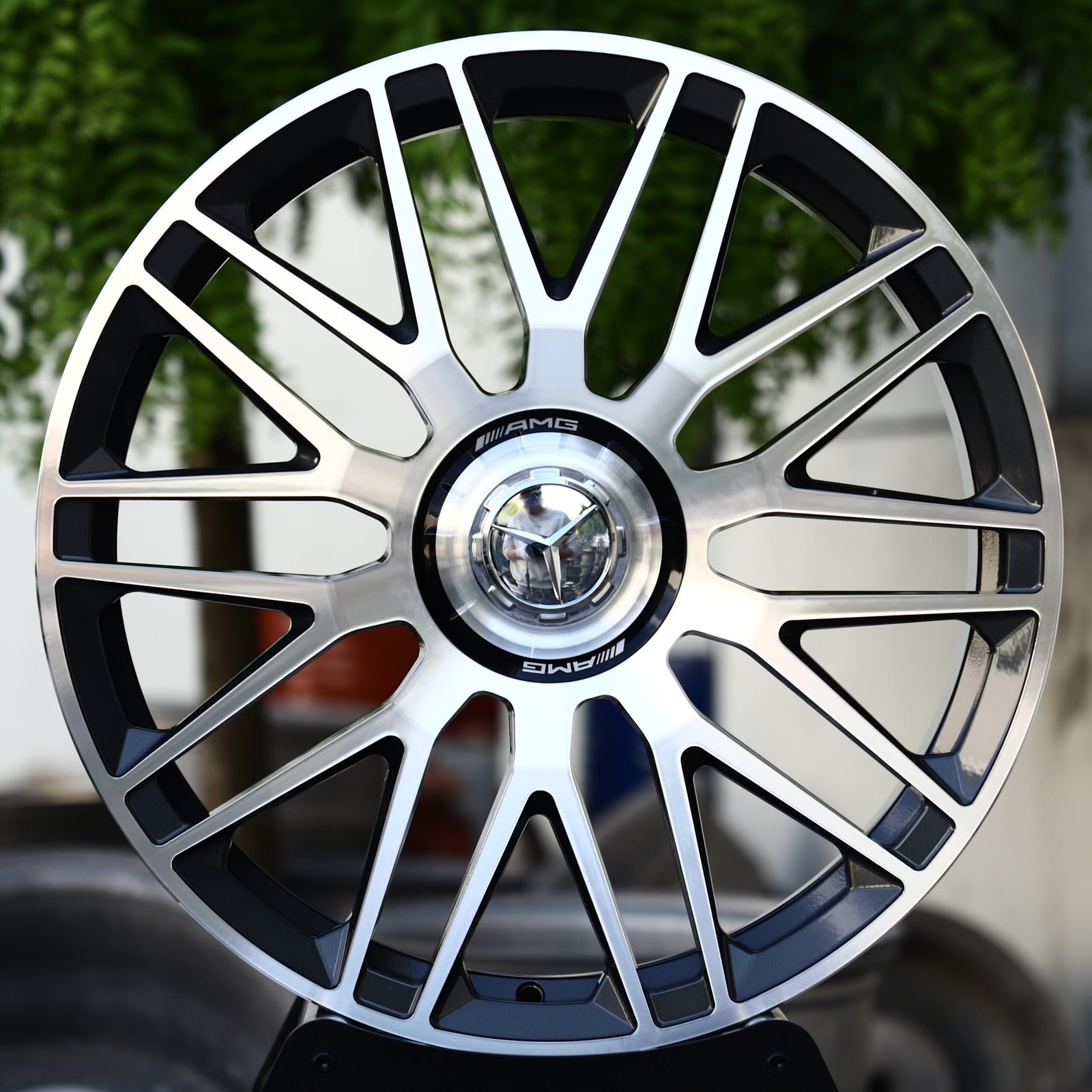 Mercedes-Benz OEM-Style Silver / Black Multi-Spoke Forged Wheels – Mercedes-Benz S-Class Maybach, front view