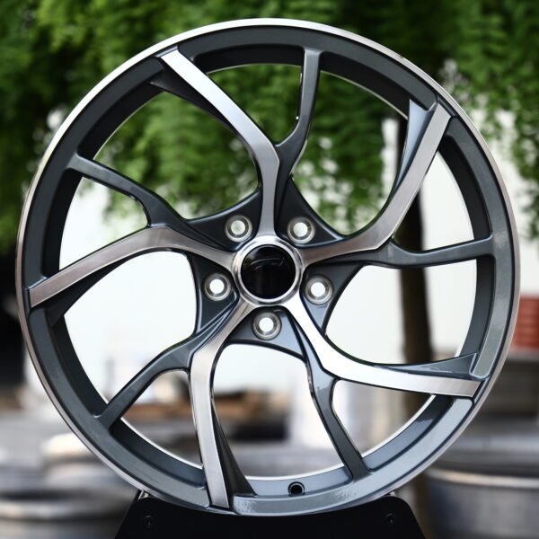 Porsche 911 Turbo S wheels – Machined Face 5-Spoke Y-Design, front view