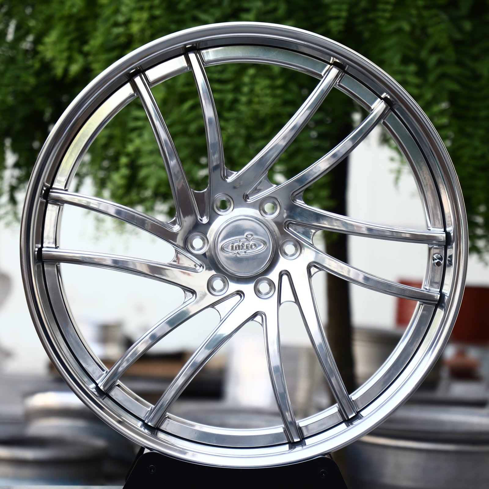 Land Rover Defender Vertex Off-Road 5-Lug Forged Wheels – Machined Silver 5-Spoke Y-Design, front view
