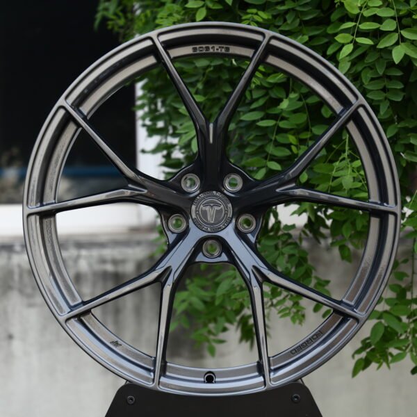 Tesla Model Y Performance wheels – Tesla Matte Black 10-Spoke Y-Design, front view