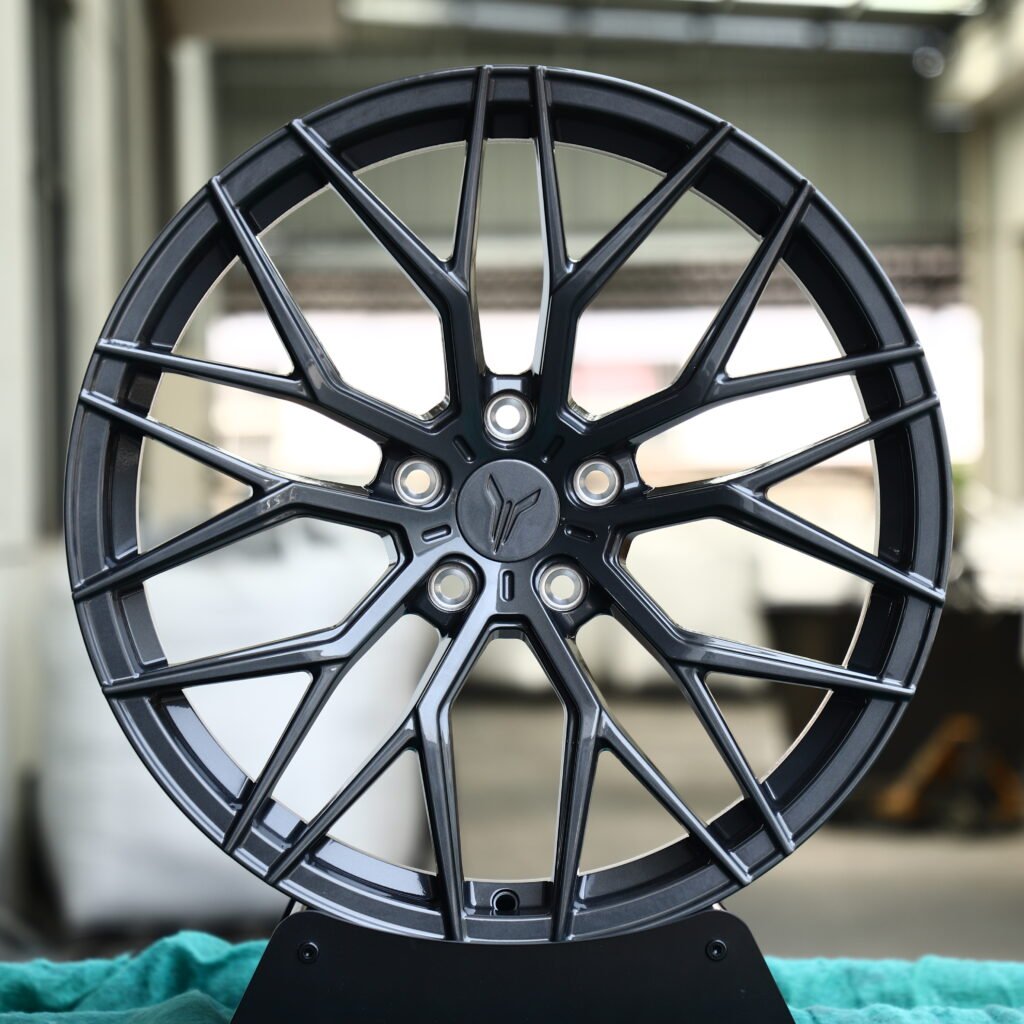 VOYAH Gloss Black 10-Spoke Y-Design Forged Wheels – Tesla Model Y Performance Fitment (19-21in, 5×114.3) Монолитные кованые диски (Monoblock)