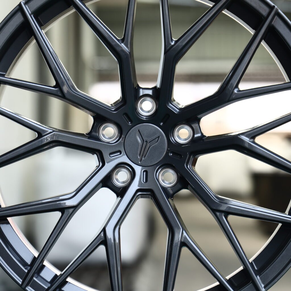VOYAH Gloss Black 10-Spoke Y-Design Forged Wheels – Tesla Model Y Performance, 5x114.3 / 5x120 bolt pattern, lip and barrel detail