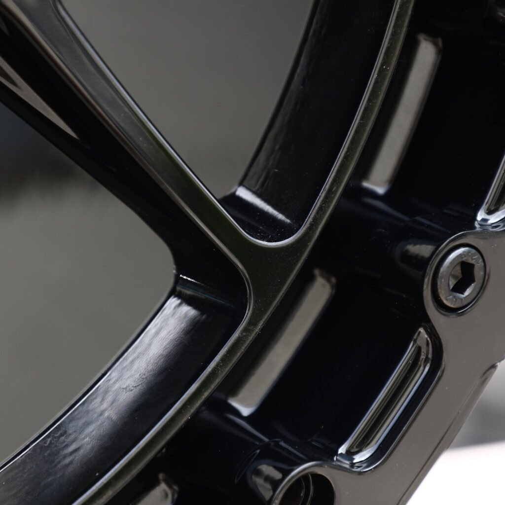 Dodge Charger wheels – Gloss Black 10-Spoke Beadlock (Absolute Forged-Style), lip and barrel detail