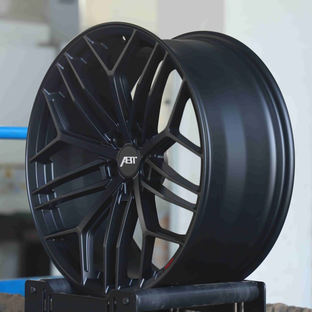 Audi A4 B9 wheels – ABT Gloss Black Split-Spoke, lip and barrel detail
