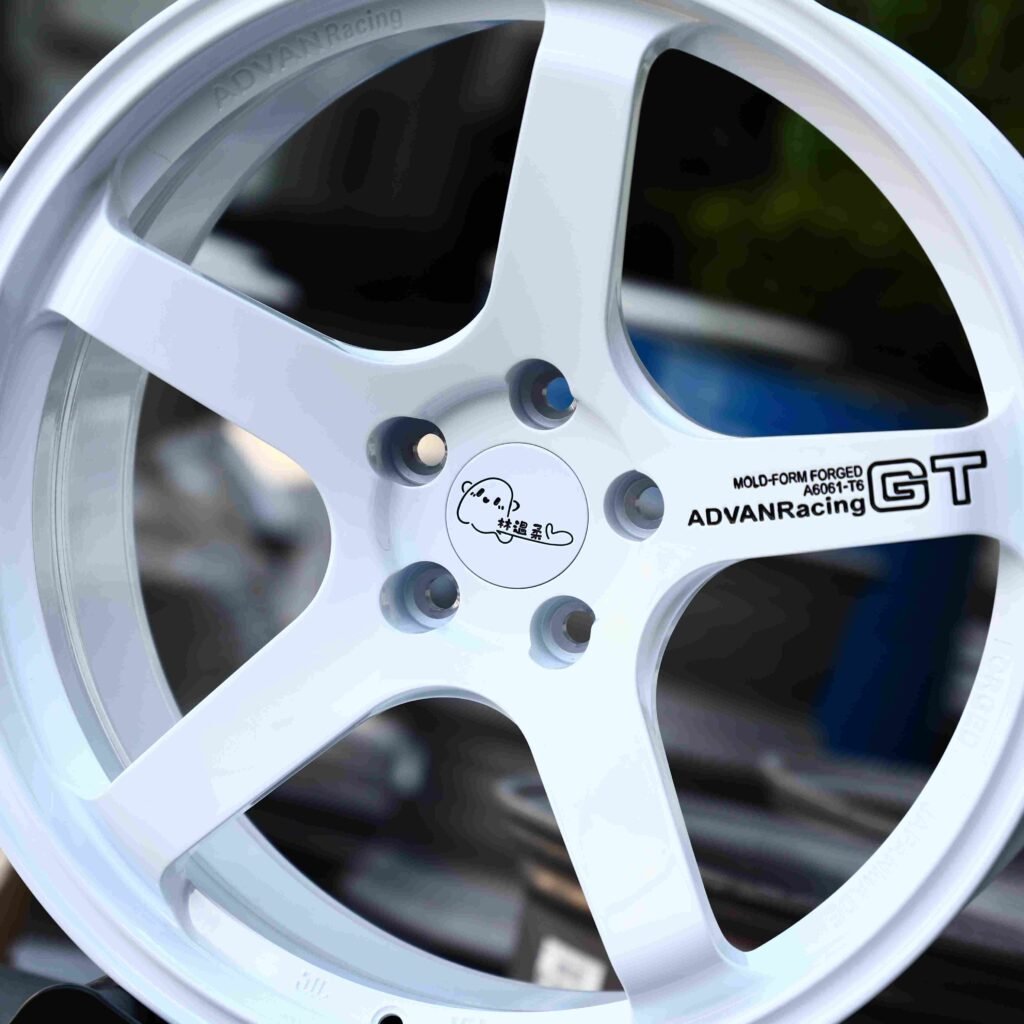 Advan Racing Gloss White 5-Spoke Racing Forged Wheels - BMW M3 / Audi RS5 Fitment (5-Lug) view 4
