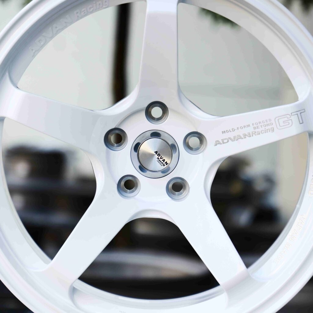 Advan Racing Gloss White 5-Spoke Racing Forged Wheels - BMW M3 / Audi RS5 Fitment (5-Lug) view 4