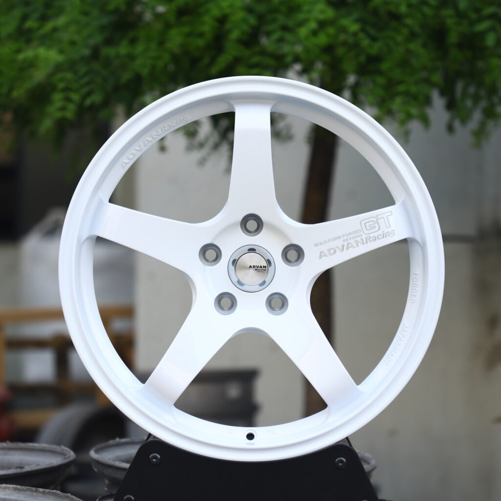 Toyota GR86 wheels – Gloss White 5-Spoke (Advan Racing GT-Style), front view