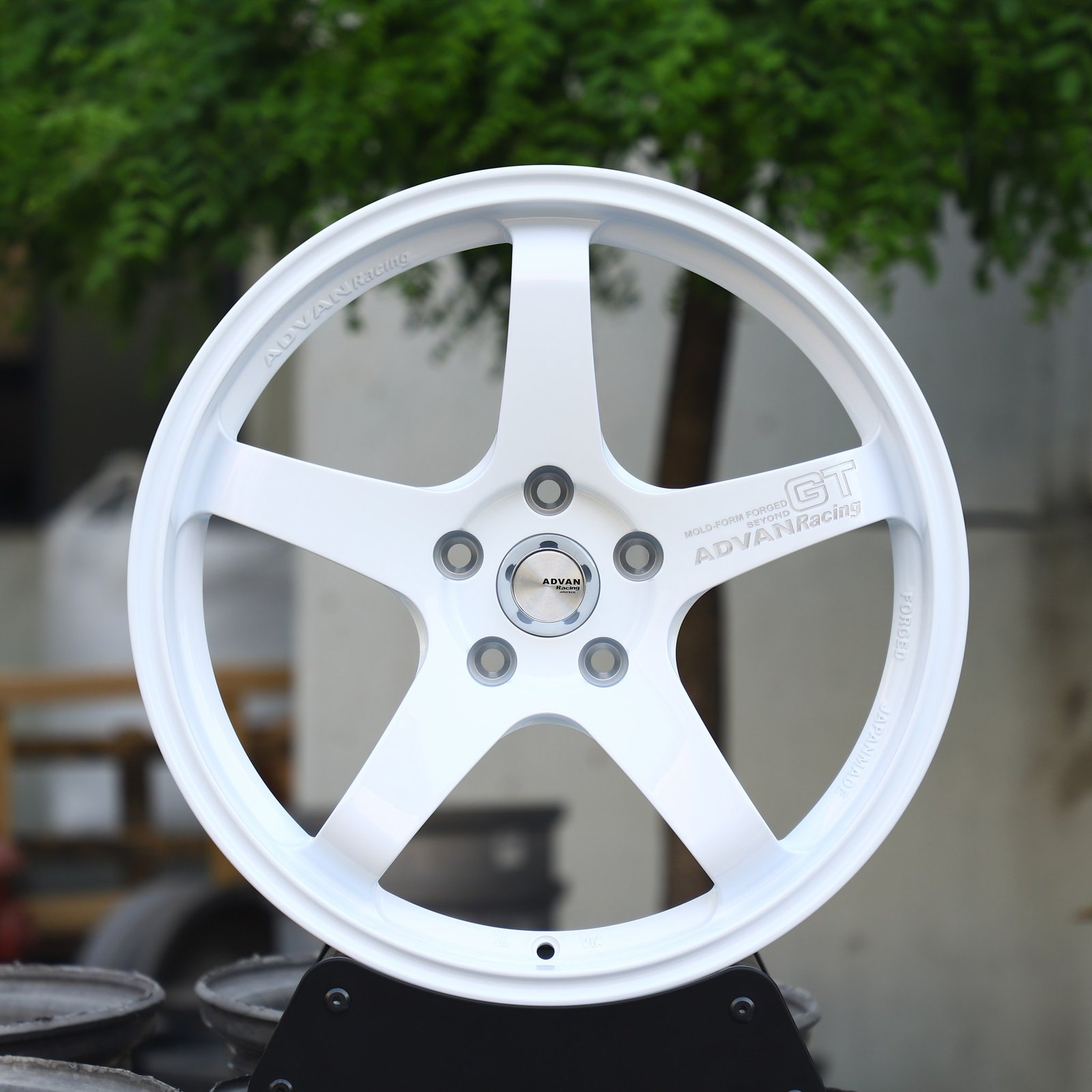 Toyota GR86 wheels – Gloss White 5-Spoke (Advan Racing GT-Style), front view