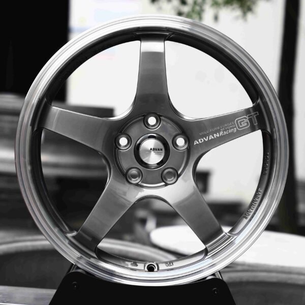 Toyota GR86 wheels – Brushed Silver 5-Spoke Deep-Lip (Advan-Style), front view