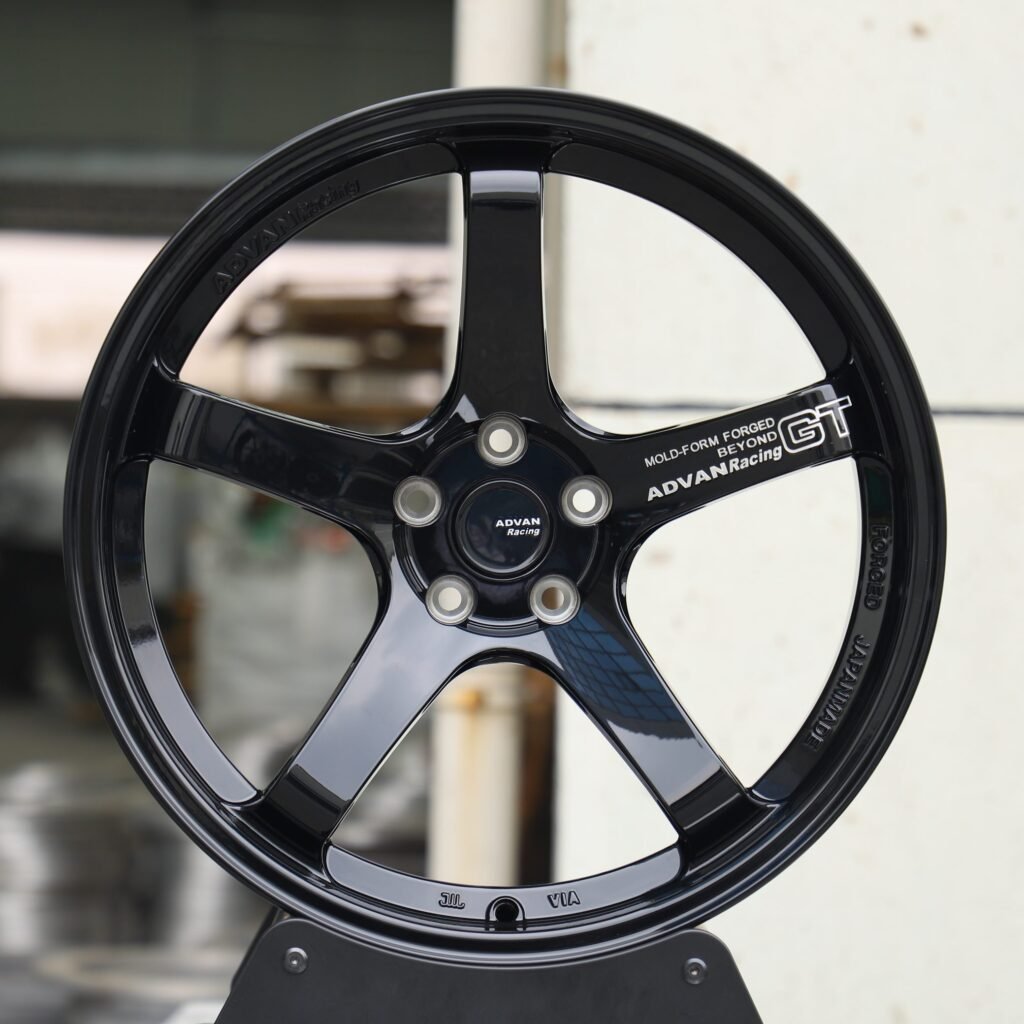 Toyota GR86 wheels – Matte Silver 5-Spoke Deep Lip (Advan Racing GT-Style), front view