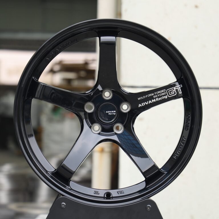 Toyota GR86 wheels – Matte Silver 5-Spoke Deep Lip (Advan Racing GT-Style), front view