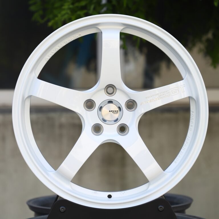 Toyota GR86 wheels – Matte Silver 5-Spoke (Advan Racing GT-Style), front view
