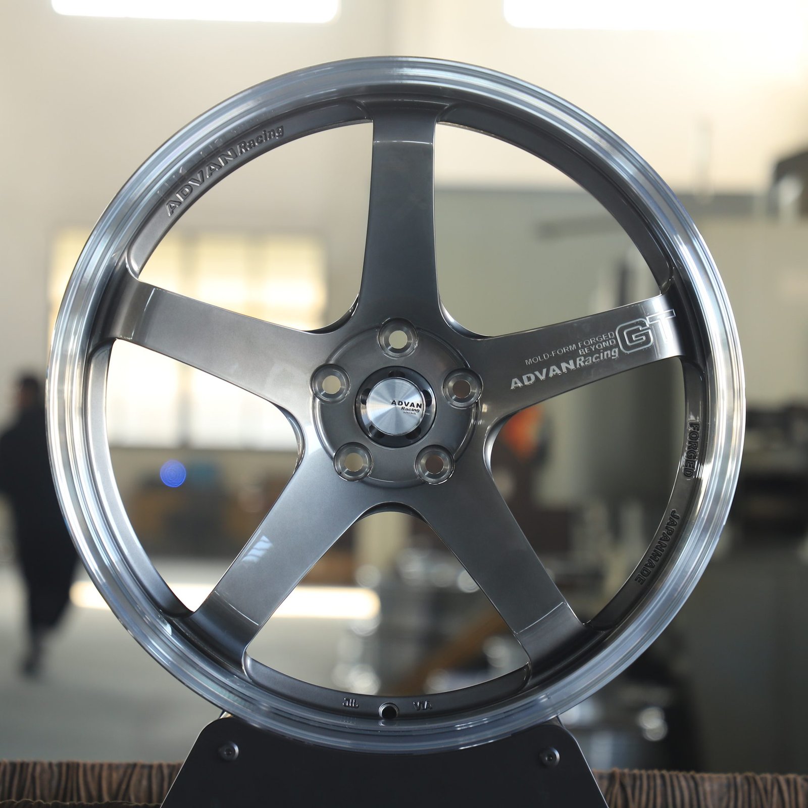 Toyota GR86 wheels – Metallic Gray 5-Spoke Deep Lip (Advan Racing GT-Style), front view