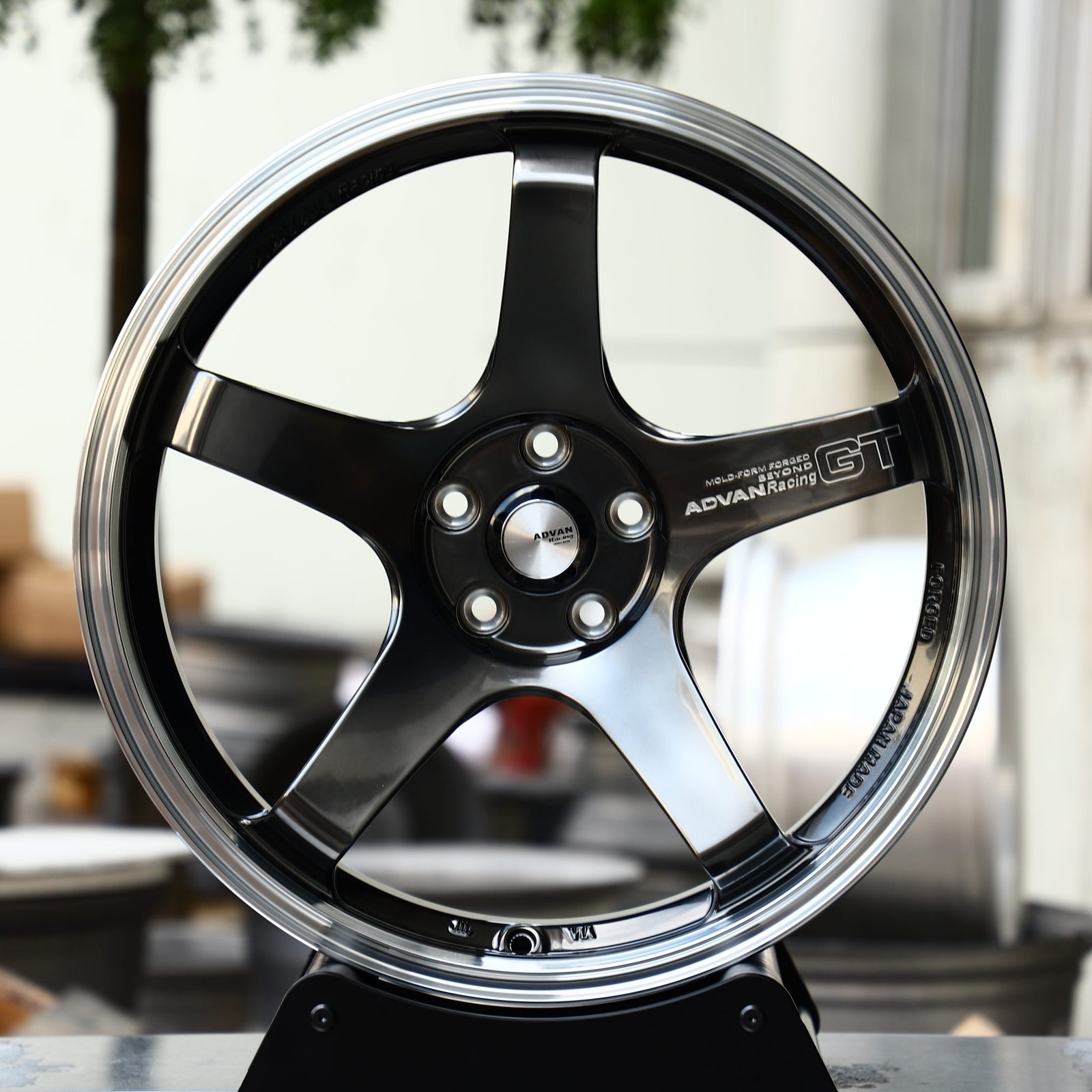 Toyota GR86 wheels – Metallic Gray 5-Spoke Deep Lip (Advan Racing GT-Style), front view