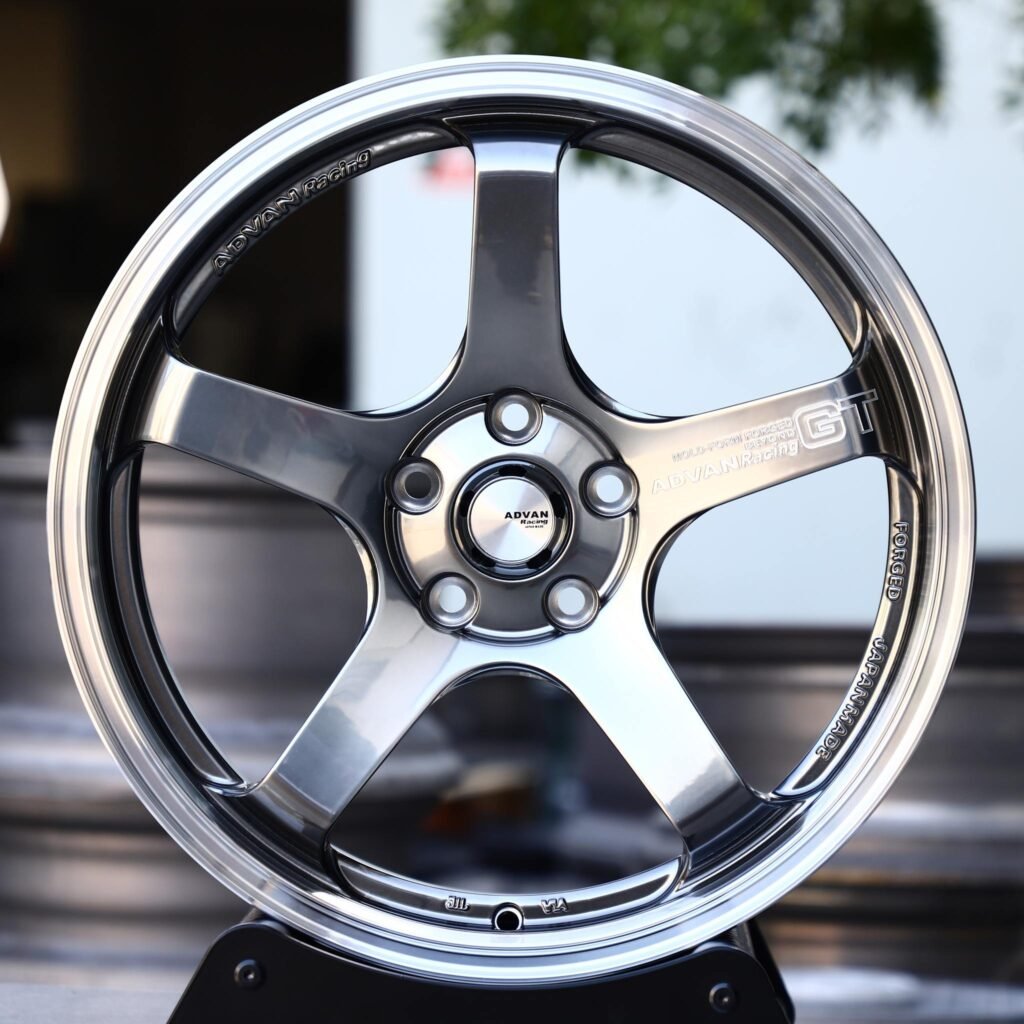 Toyota GR86 wheels – Metallic Gray 5-Spoke Deep Lip (Advan Racing GT-Style), front view