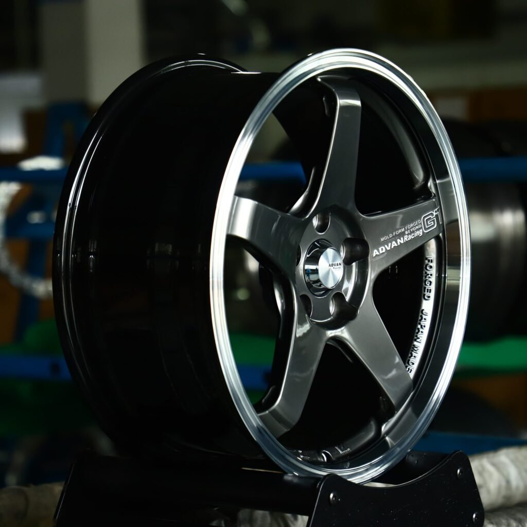Advan Racing Metallic Gray / Gray 5-Spoke Racing Forged Wheels - BMW M3 / Audi RS5 Fitment (5-Lug) view 3