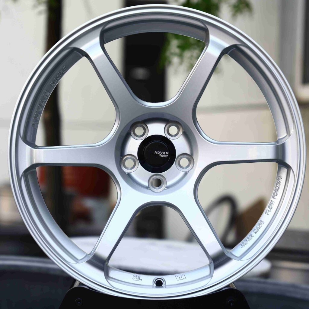 Honda S2000 wheels – Bright Silver (Advan Racing RG-III-Style), front view
