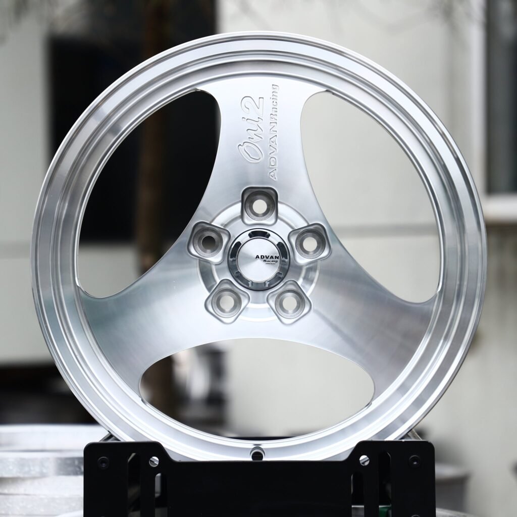 Porsche 911 wheels – Matte Silver 3-Spoke (Advan-Style), front view