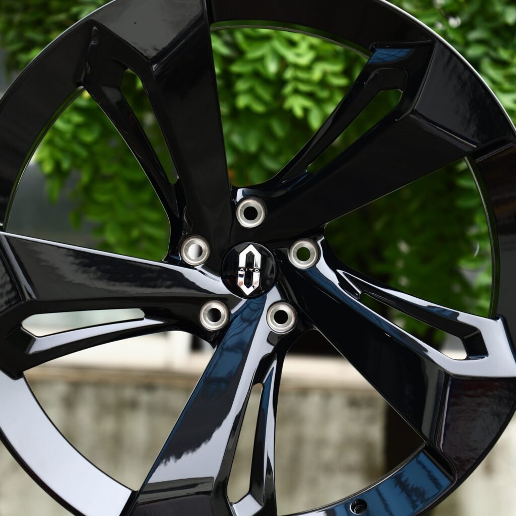 AITO M7 wheels – Gloss Black Directional (AITO OEM-Style), lip and barrel detail