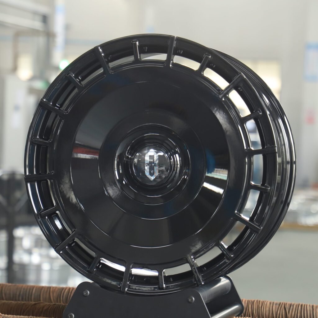 AITO M7 wheels – Gloss Black Full-Face, angled view