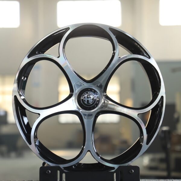 Alfa Romeo Giulia wheels – Gloss Black 5-Spoke, front view