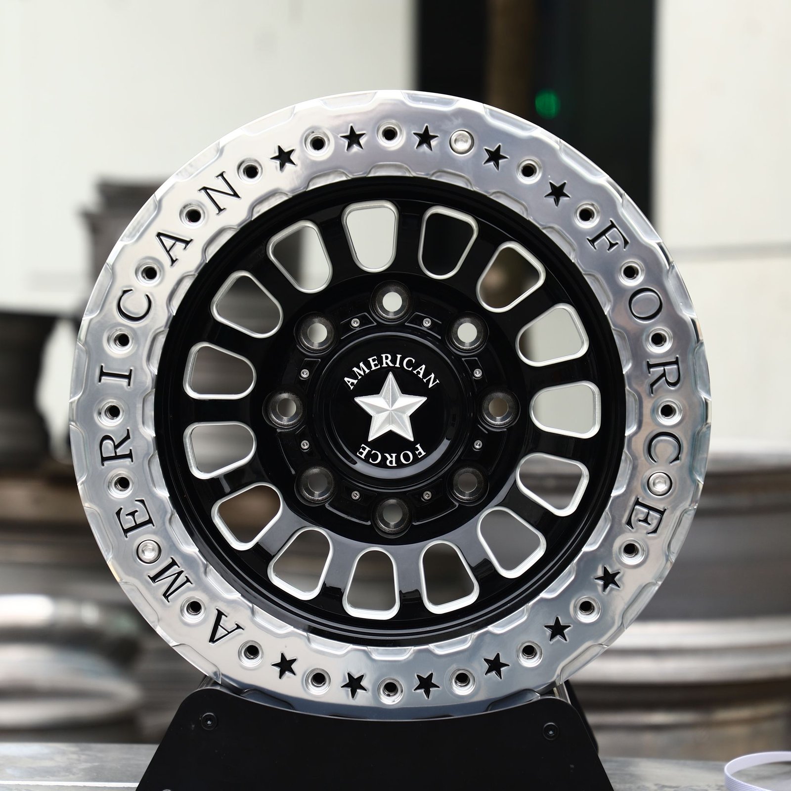 Ford F-250 Super Duty wheels – Gloss Black / Polished Beadlock (American Force-Style), front view