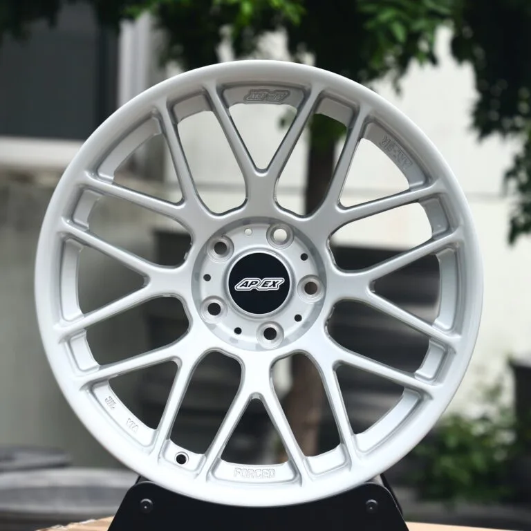 BMW M3 E46 wheels – Bright Silver 8 Y-Spoke (APEX EC-7-Style), front view