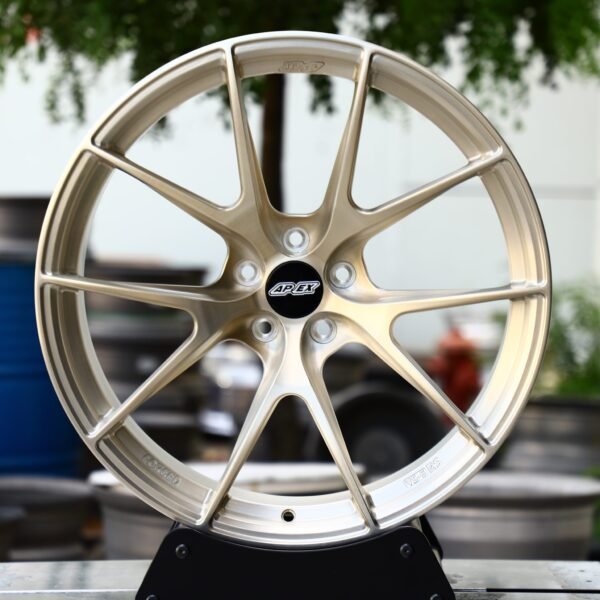 Toyota GR86 wheels – Champagne Gold 10 Split-Spoke (APEX-Style), front view