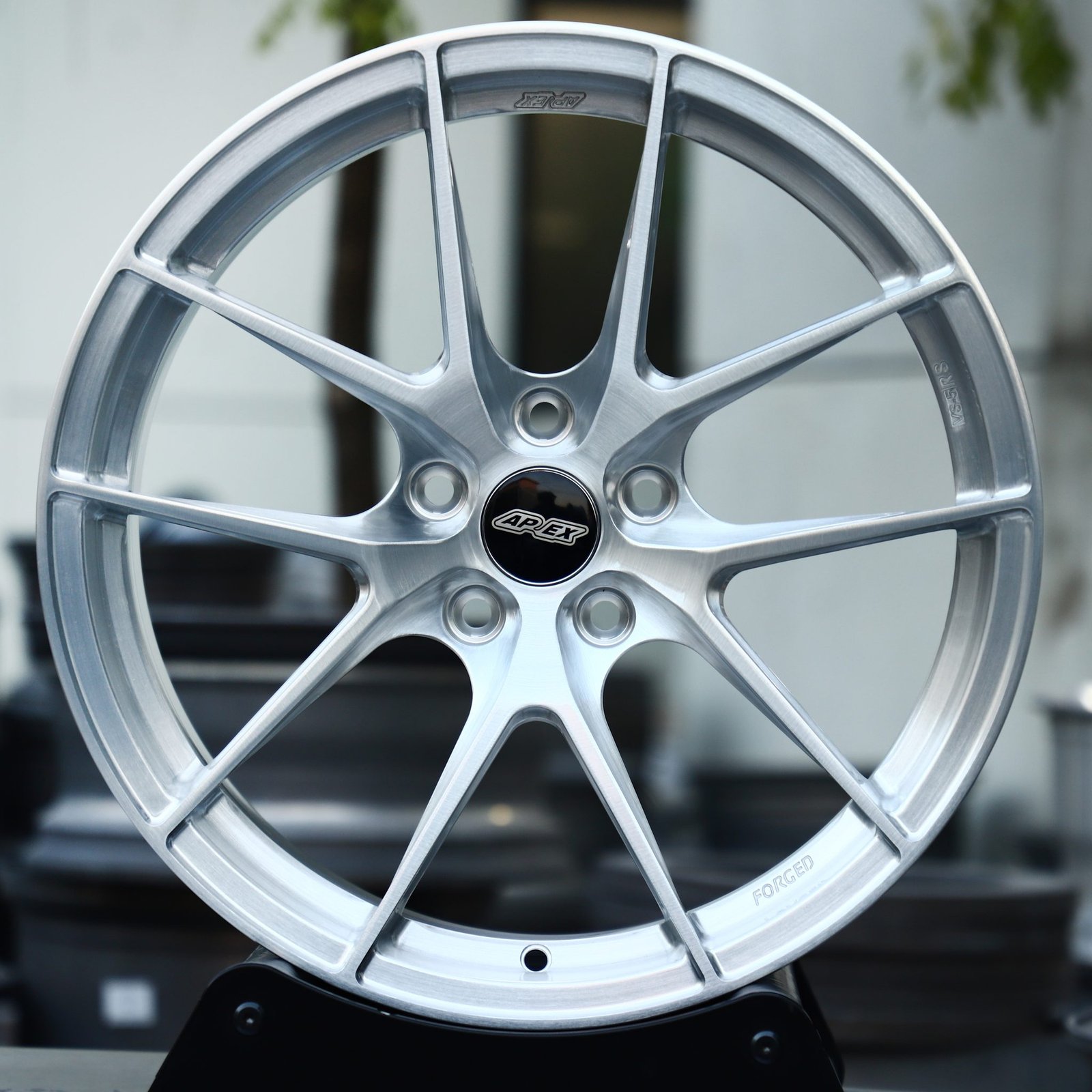 Toyota GR86 wheels – Brushed Silver 5 Y-Spoke (APEX VS-5RS-Style), front view