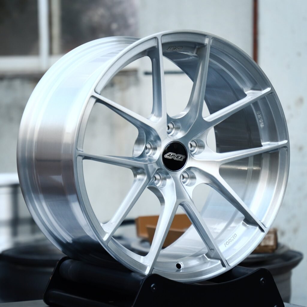 BMW 3 Series F30 wheels – Brushed Silver 5 Y-Spoke (APEX VS-5RS-Style), angled view