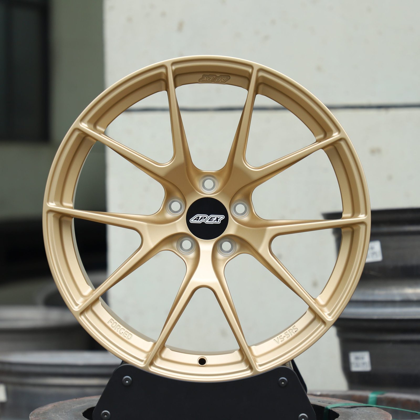 Toyota GR86 wheels – Gold 5 Y-Spoke (APEX VS-5RS-Style), front view