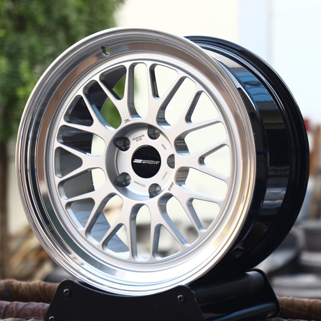 Porsche 911 wheels – Matte Silver Deep Lip (APEX ML-10RT-Style), angled view