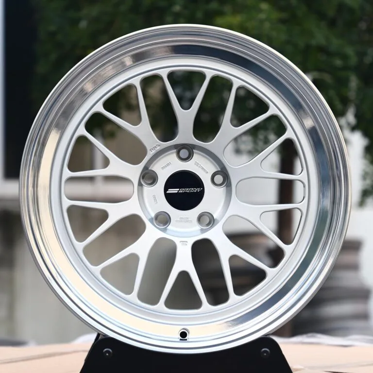 BMW M3 E46 wheels – Matte Silver Deep Lip (APEX ML-10RT-Style), front view