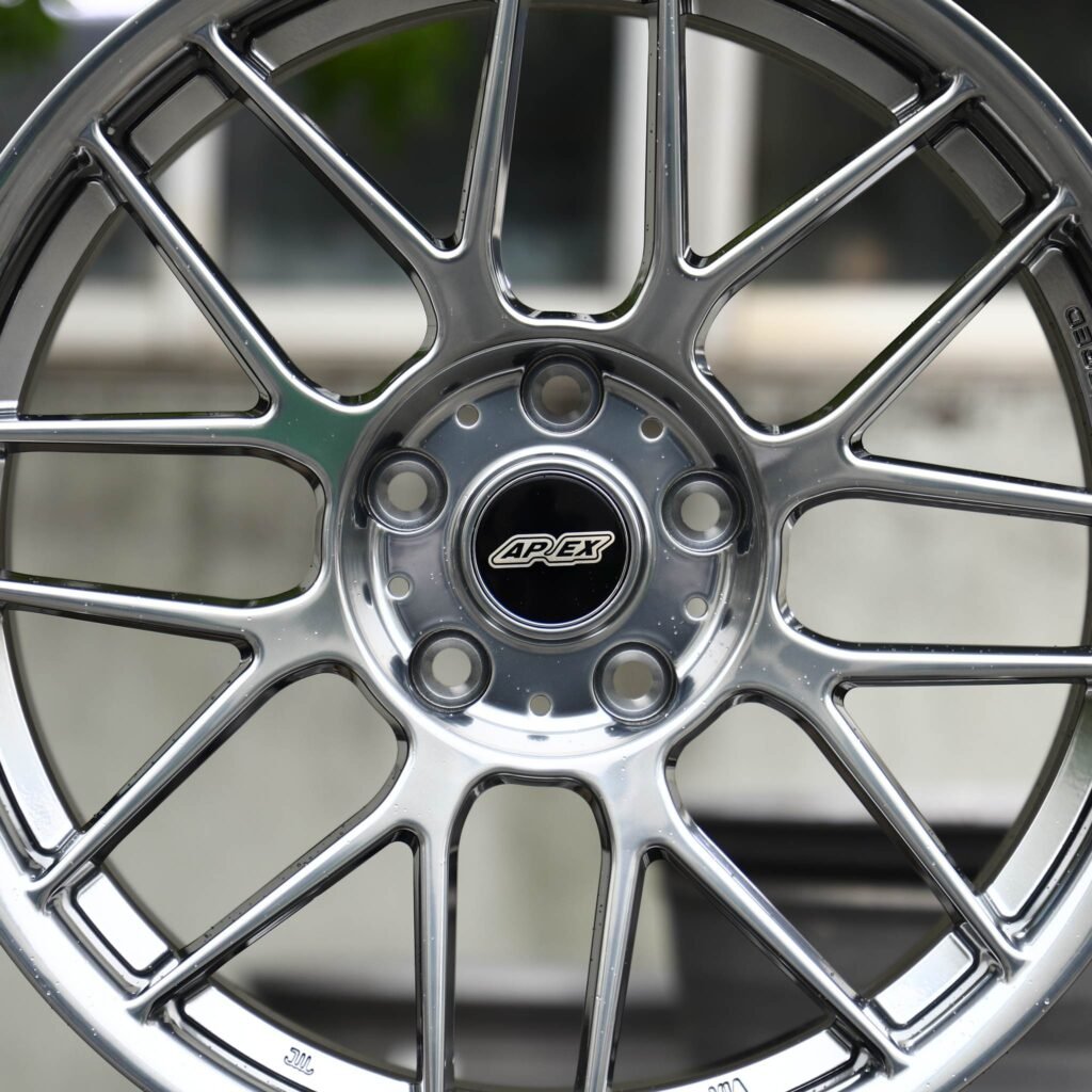 BMW M4 F82 wheels – Metallic Gray Custom (APEX ARC-8-Style), lip and barrel detail