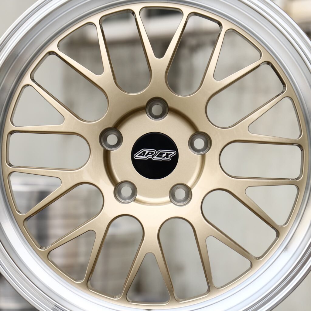 BMW M4 F82 wheels – Gold Mesh Polished Deep Lip (APEX-Style), lip and barrel detail