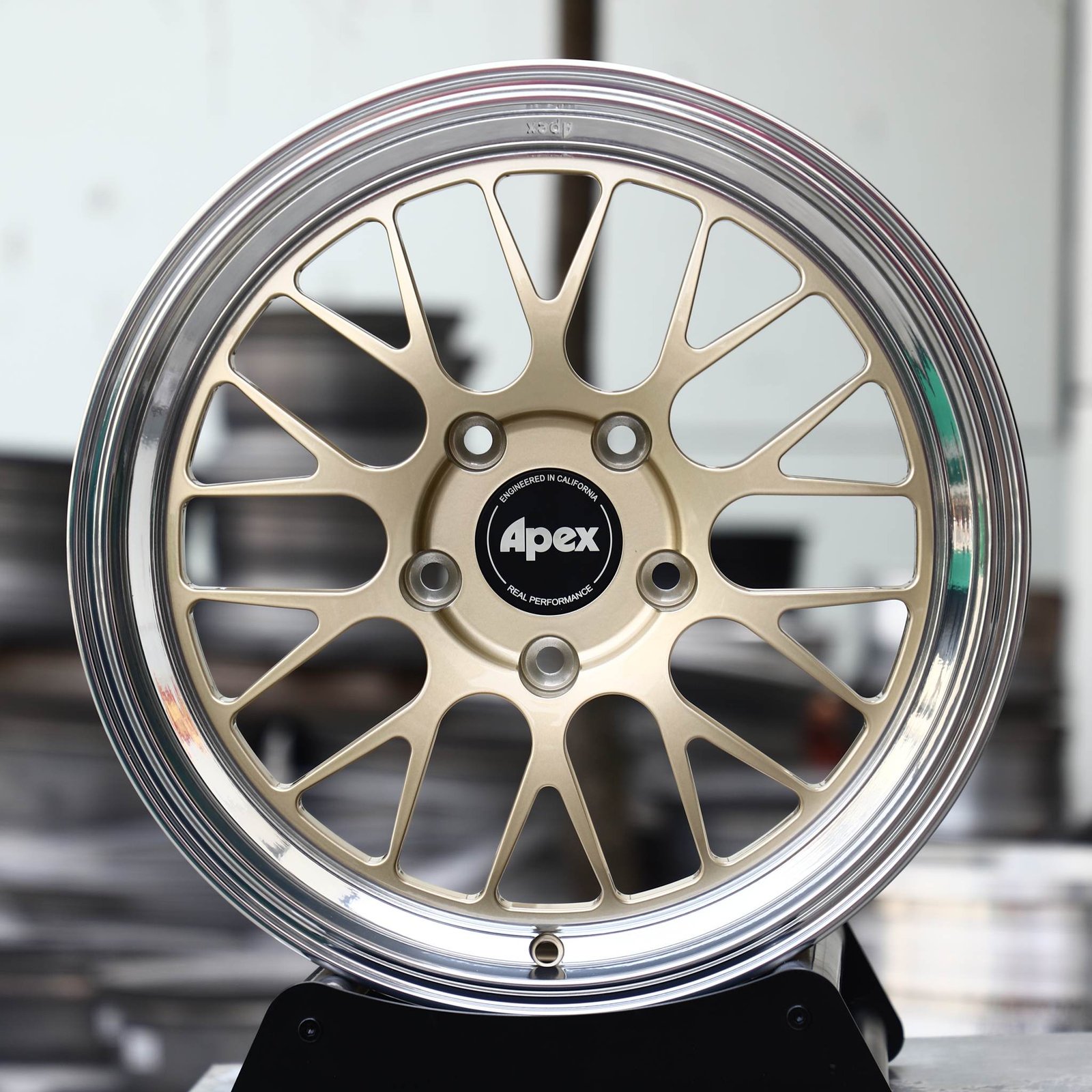 Porsche 911 wheels – Gold Mesh Polished Deep Lip (APEX-Style), front view