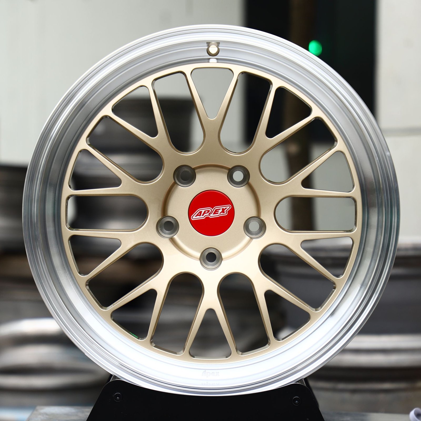 Porsche 911 wheels – Gold Mesh Polished Lip (APEX-Style), front view