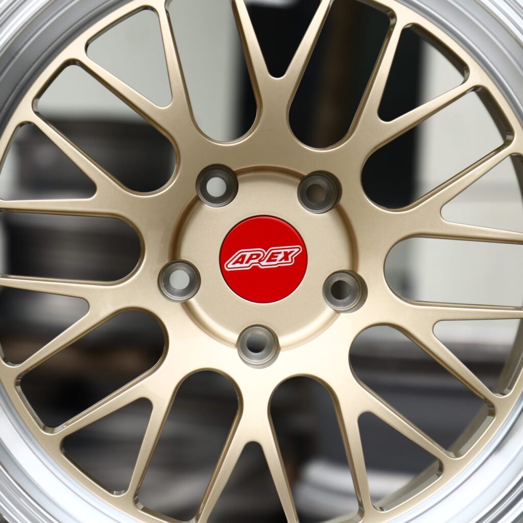 BMW M4 F82 wheels – Gold Mesh Polished Lip (APEX-Style), lip and barrel detail