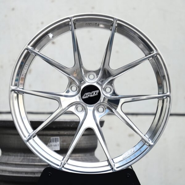 Porsche 911 wheels – Mirror Polished 5 Y-Spoke (APEX-Style), front view